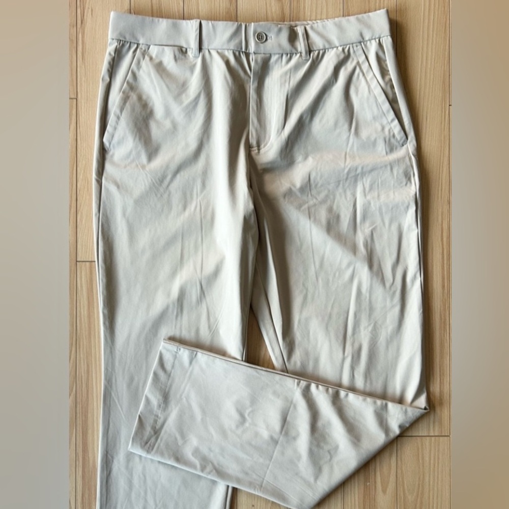 TILLEY mens size 38x30 golf pants. New with tag!